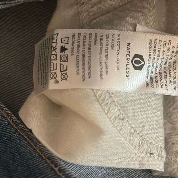 Denizen Cut Off from Levi’s Women’s Denim Shorts – Size 4 - Picture 3 of 3